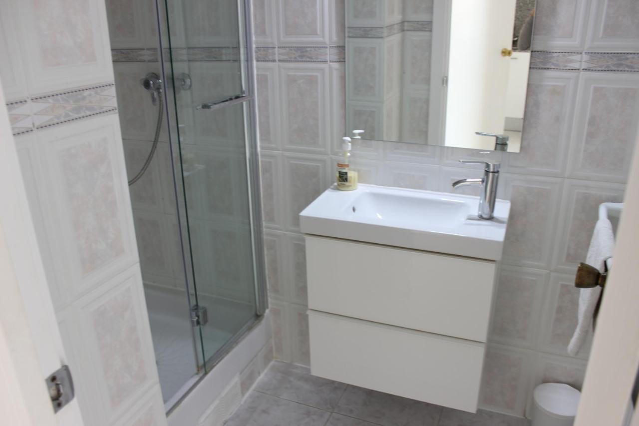 Beautiful Apartment In Front Of Beach, Pool, View 로지즈 외부 사진