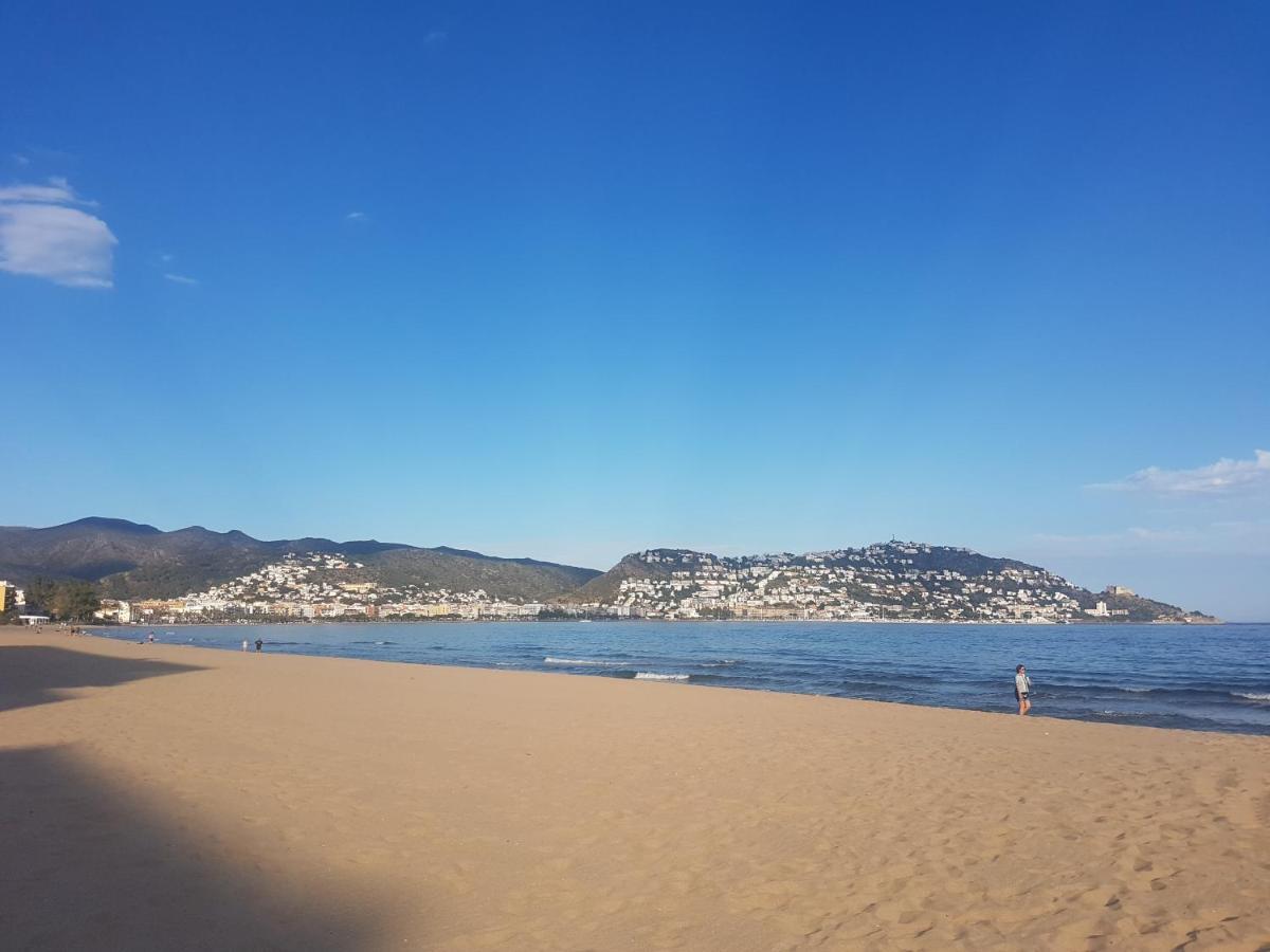 Beautiful Apartment In Front Of Beach, Pool, View 로지즈 외부 사진